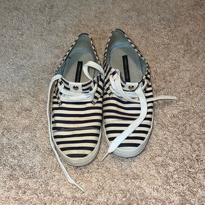 Tommy Hilfiger size 8 1/2 striped sneaker